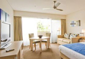 Waves Byron Bay - Accommodation Adelaide 3