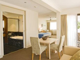 Waves Byron Bay - Accommodation Adelaide 4