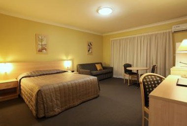 Maclin Lodge Motel - Accommodation Adelaide 4