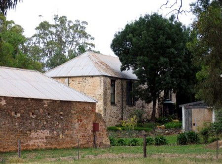 Devonshire House - Accommodation Adelaide 3