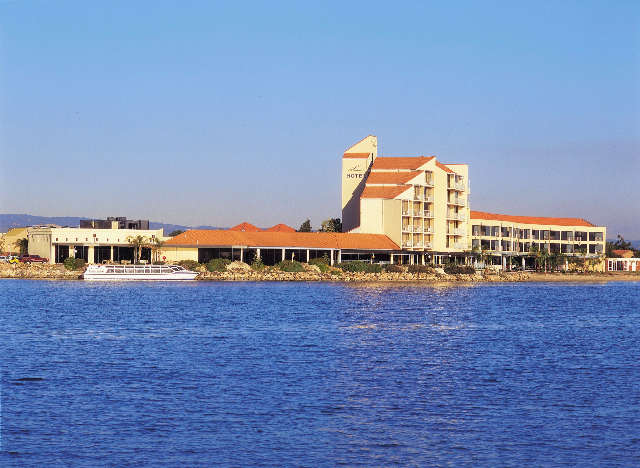 West Lakes SA Accommodation Adelaide