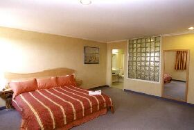 Lighthouse Hotel - Accommodation Adelaide 0