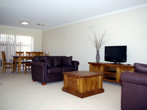 Fairways Bed And Breakfast At Jerilderie - Accommodation Adelaide 2
