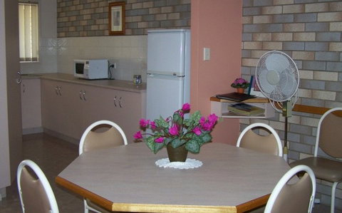 Cedar Lodge Holiday Units - Accommodation Adelaide 2