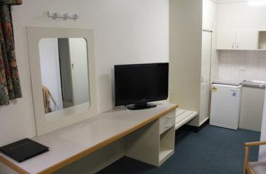 AZA Motel - Accommodation Adelaide 3