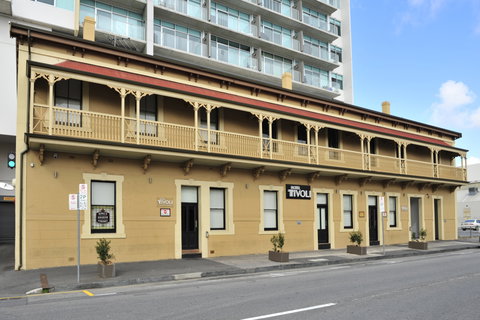 Hotel Tivoli - Accommodation Adelaide 0
