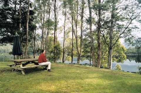 Tullah Lakeside Chalet - Accommodation Adelaide 0