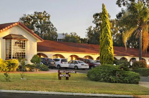 McNevins Warwick Motel & Gunyah Restaurant - Accommodation Adelaide 0