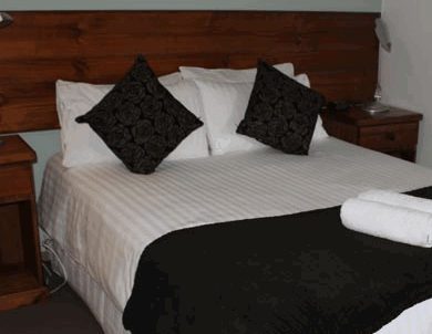 Tullah Lakeside Chalets - Accommodation Adelaide 1