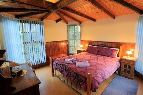 Stanley Lakeside Spa Cabins - Accommodation Adelaide 2