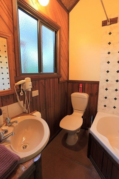 Stanley Lakeside Spa Cabins - Accommodation Adelaide 3