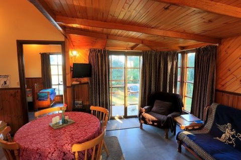 Stanley Lakeside Spa Cabins - Accommodation Adelaide 6