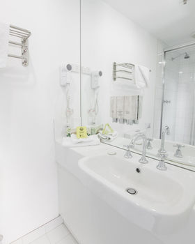 Miami Hotel Melbourne - Accommodation Adelaide 0