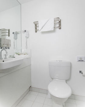 Miami Hotel Melbourne - Accommodation Adelaide 1