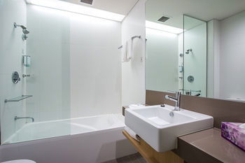 Alpha Hotel Eastern Creek - Accommodation Adelaide 22