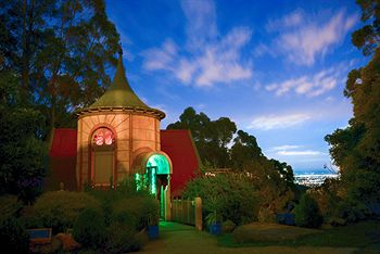 A Camelot Tower & Penthouse - Accommodation Adelaide 11