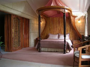 A Camelot Tower & Penthouse - Accommodation Adelaide 0