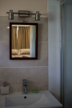 The Wattle Lodge - Accommodation Adelaide 1