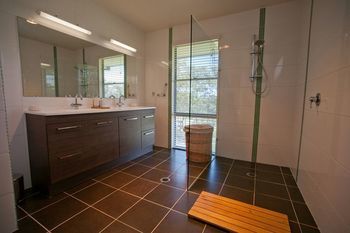 Moonee Beach Executive Retreat - Accommodation Adelaide 2