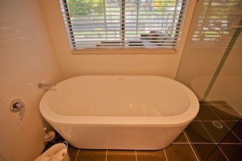 Moonee Beach Executive Retreat - Accommodation Adelaide 3