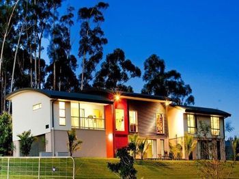 Moonee Beach Executive Retreat - Accommodation Adelaide 5