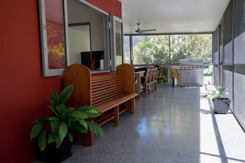 Moonee Beach Executive Retreat - Accommodation Adelaide 11