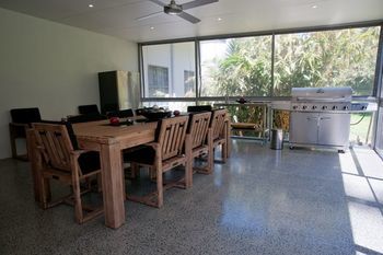 Moonee Beach Executive Retreat - Accommodation Adelaide 19