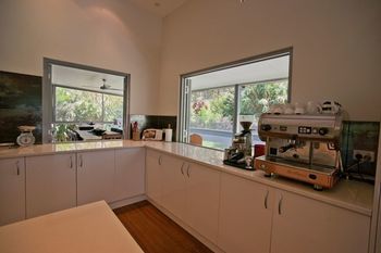 Moonee Beach Executive Retreat - Accommodation Adelaide 20