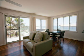 Emerald Views - Accommodation Adelaide 9