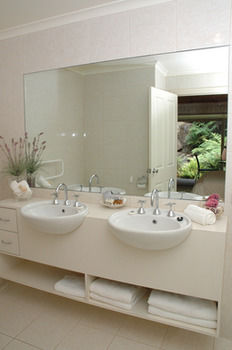 Myers Creek Cascades Luxury Cottages - Accommodation Adelaide 9