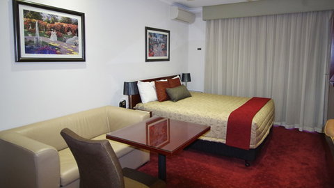 BEST WESTERN Ensenada Motor Inn - Accommodation Adelaide 0