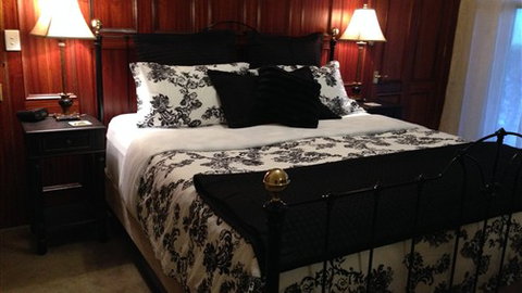 Carlyle House Rutherglen - Accommodation Adelaide 1