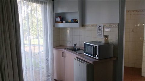 Budget On The Lake - Accommodation Adelaide 1