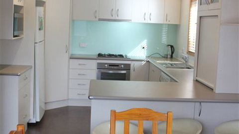 Cooroona Lodge - Accommodation Adelaide 2