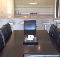 Anchorage by the Lake - Accommodation Adelaide