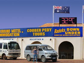 Radeka Downunder Underground Motel And Backpacker Inn - Accommodation Adelaide 0