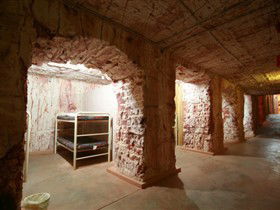 Radeka Downunder Underground Motel And Backpacker Inn - Accommodation Adelaide 3