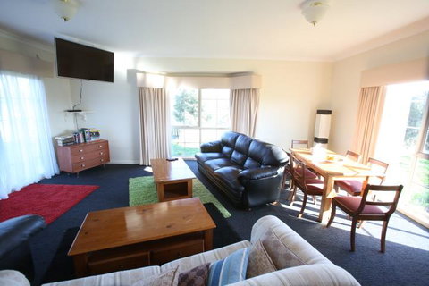 Farm Accommodation - Accommodation Adelaide 11