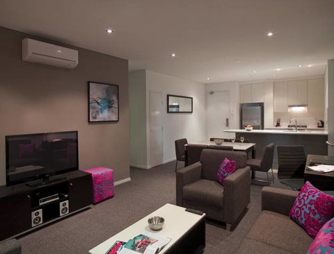Meriton Serviced Apartments - Southport - Accommodation Adelaide 2