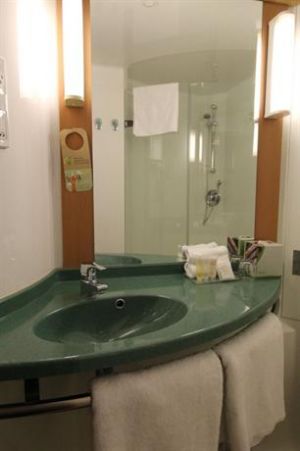 Ibis Newcastle - Accommodation Adelaide 2