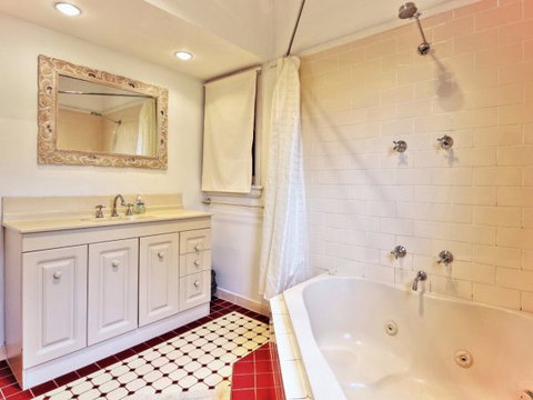 Seaview - Accommodation Adelaide 131