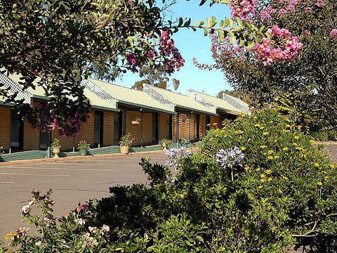 Tarcutta Halfway Motor Inn/Horse Hotel - Accommodation Adelaide 1