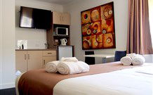 Hotel Gracelands - Parkes - Accommodation Adelaide 0