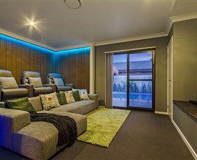 Aqua Palms At Vogue Holiday Homes - Accommodation Adelaide 2