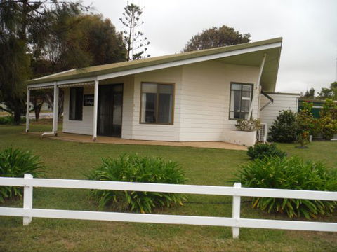 Catalina Cottage - Accommodation Adelaide 0