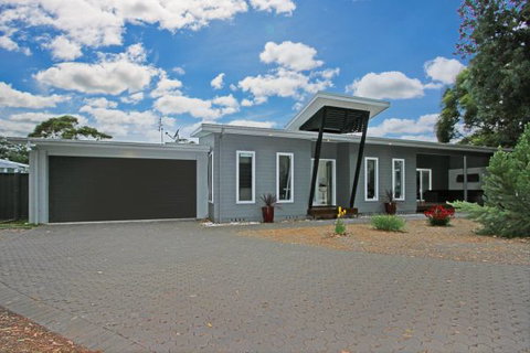 Poolside - Accommodation Adelaide 0