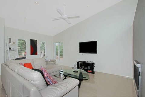 Poolside - Accommodation Adelaide 1