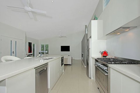 Poolside - Accommodation Adelaide 2