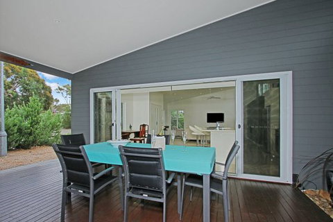Poolside - Accommodation Adelaide 5