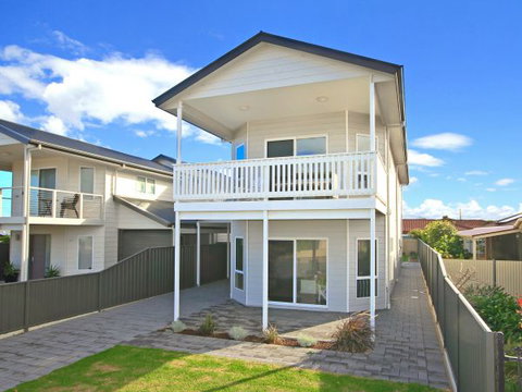 Century 21 SouthCoast: White Caps - Accommodation Adelaide 0